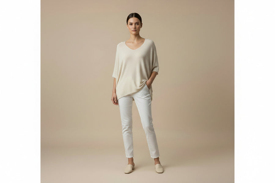 Knitwear with half sleeves.