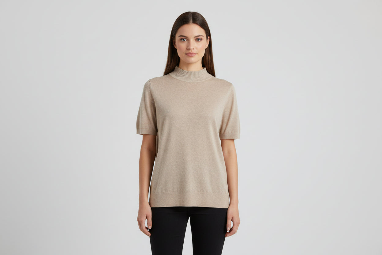 Short-sleeve collared T-shirt