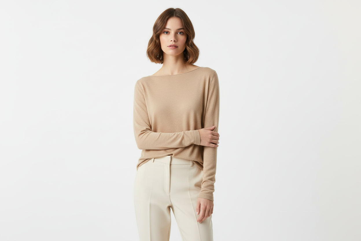 Long-sleeved T-shirt.