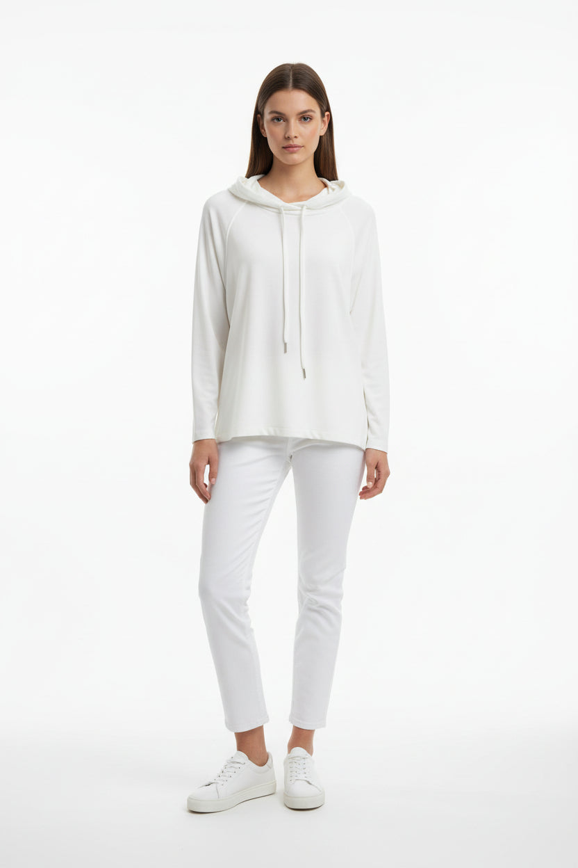 Sweatshirt with a hood and drawstrings.